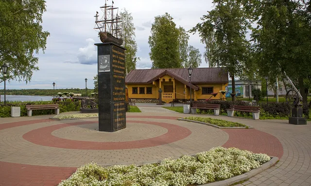 Lodeynoye Pole