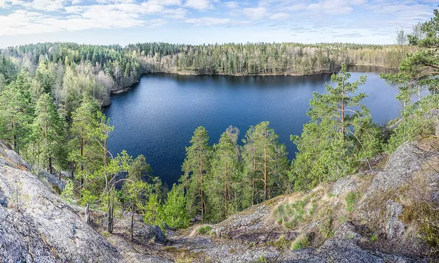 Kompleksnyy pamyatnik prirody "Ozero Yastrebinoe"