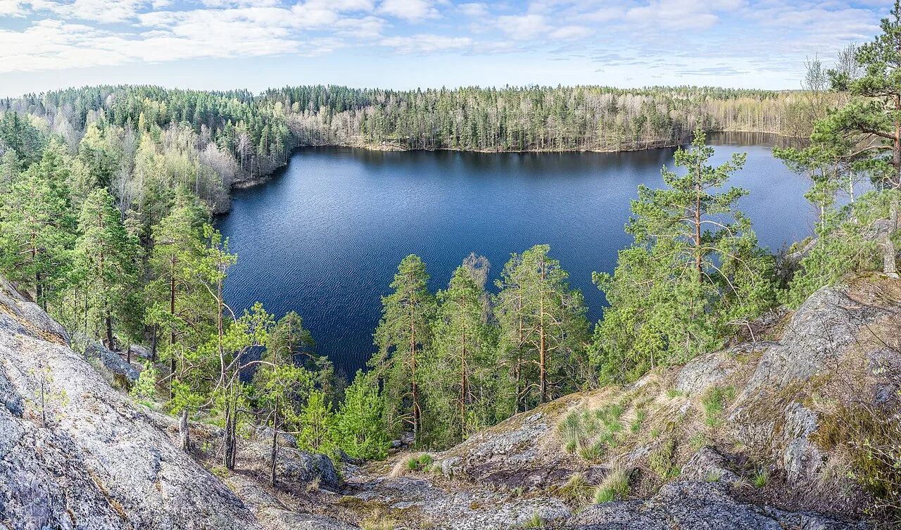 Kompleksnyy pamyatnik prirody "Ozero Yastrebinoe"