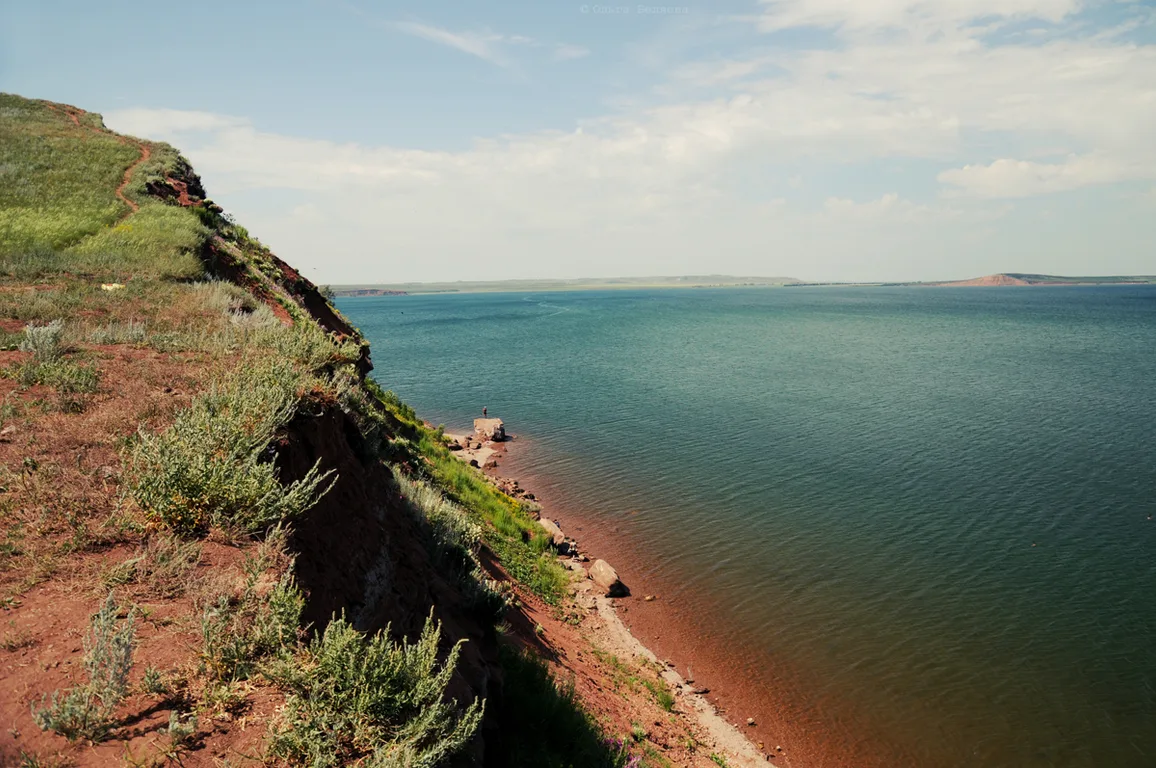 Aslykul Lake